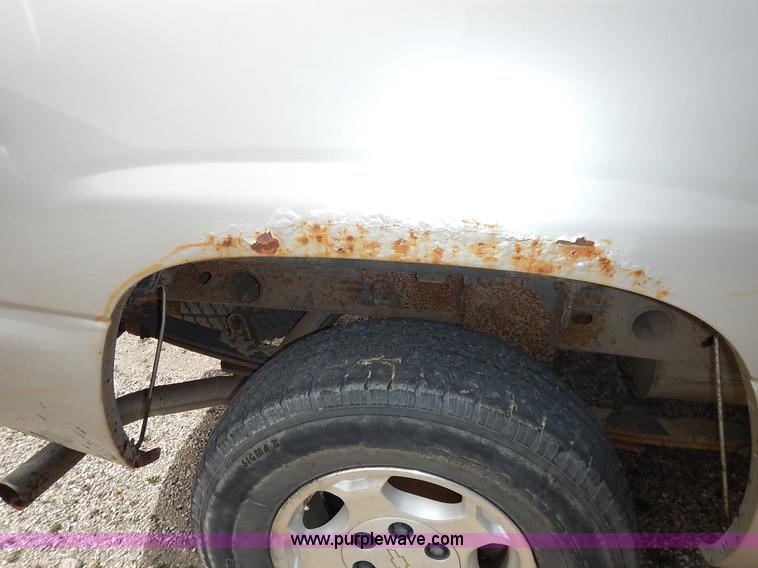 image for item I5012 2004 Chevrolet Silverado 1500 Ext. Cab pickup truck