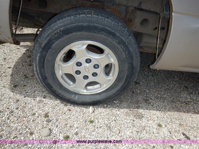 image for item I5012 2004 Chevrolet Silverado 1500 Ext. Cab pickup truck