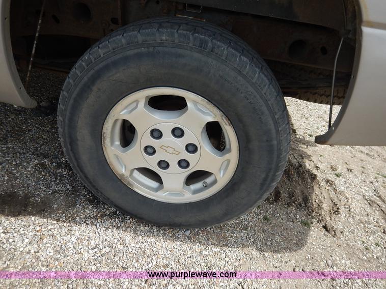 image for item I5012 2004 Chevrolet Silverado 1500 Ext. Cab pickup truck