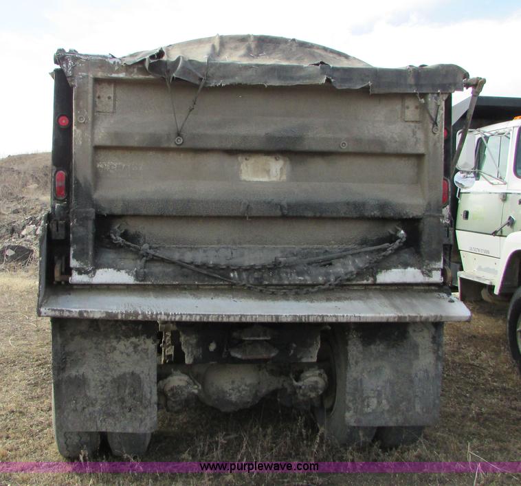 image for item I6556 1995 Ford LT8000 dump truck