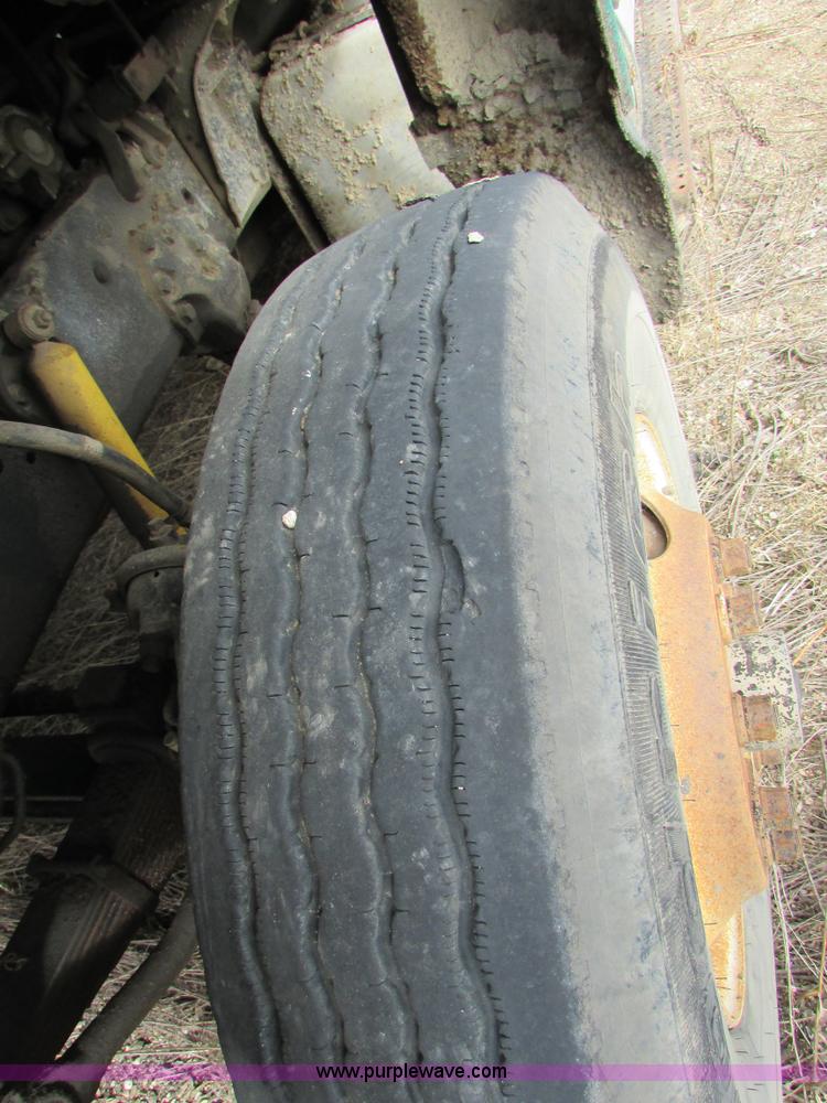 image for item I6556 1995 Ford LT8000 dump truck