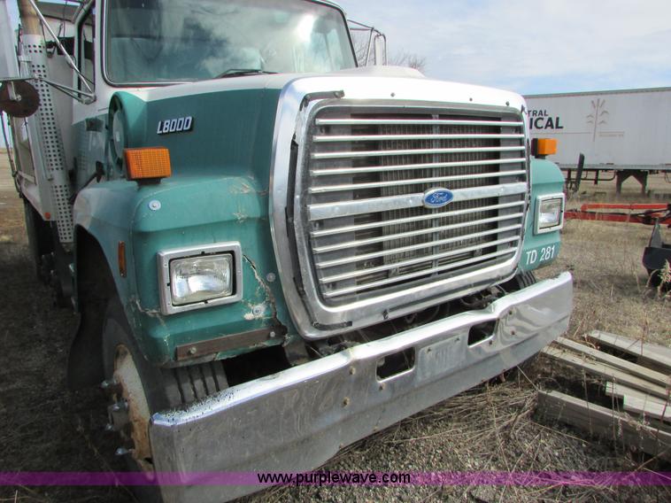 image for item I6556 1995 Ford LT8000 dump truck
