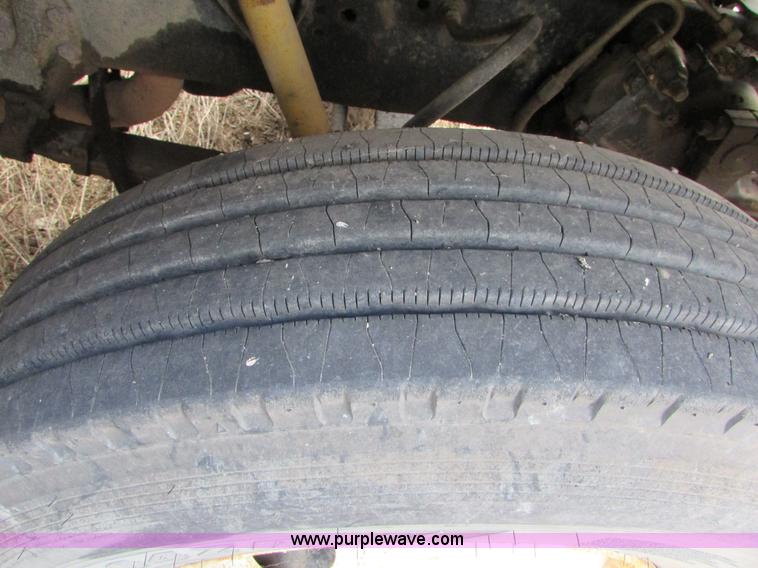 image for item I6556 1995 Ford LT8000 dump truck