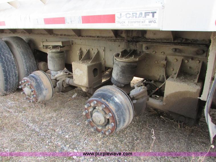 image for item I6556 1995 Ford LT8000 dump truck