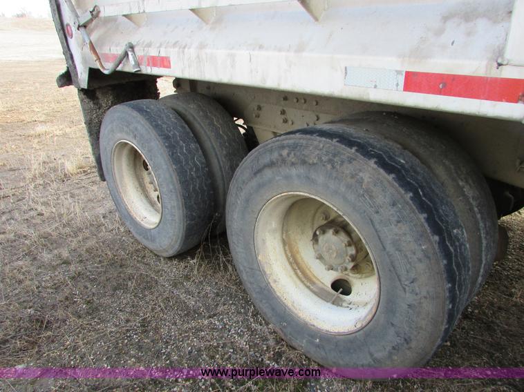 image for item I6556 1995 Ford LT8000 dump truck