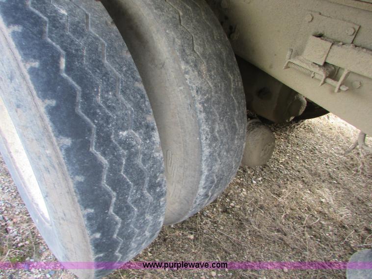 image for item I6556 1995 Ford LT8000 dump truck