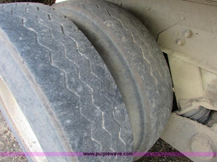 image for item I6556 1995 Ford LT8000 dump truck