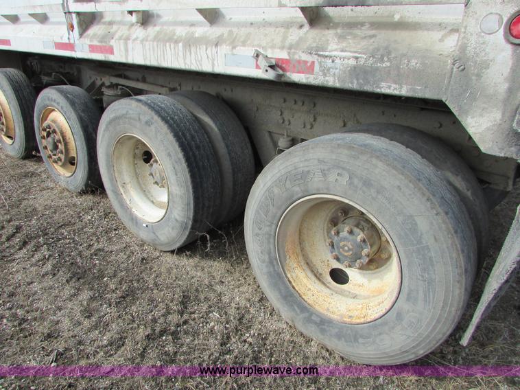 image for item I6556 1995 Ford LT8000 dump truck