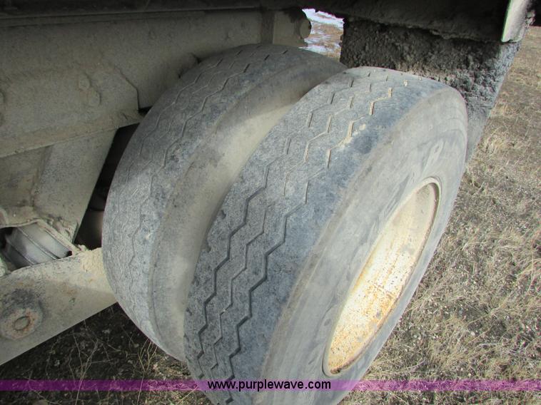 image for item I6556 1995 Ford LT8000 dump truck