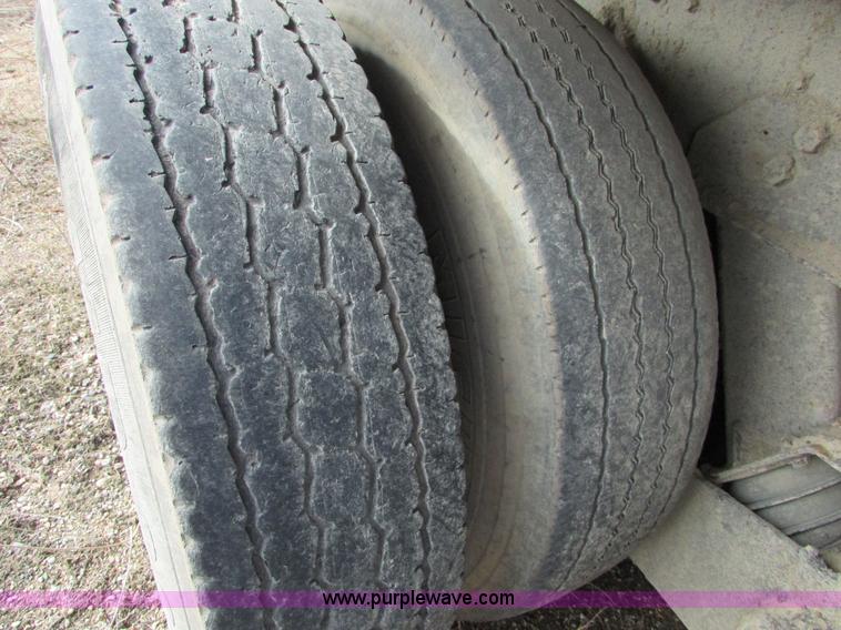 image for item I6556 1995 Ford LT8000 dump truck