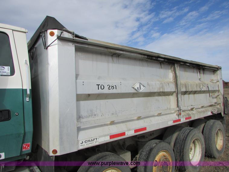 image for item I6556 1995 Ford LT8000 dump truck
