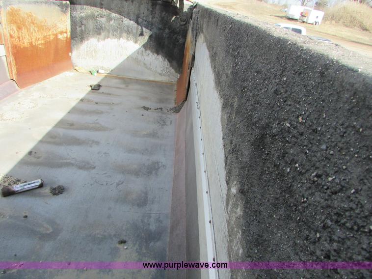 image for item I6556 1995 Ford LT8000 dump truck