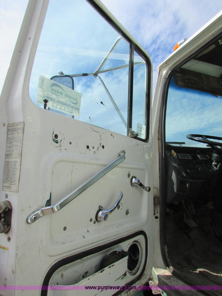 image for item I6556 1995 Ford LT8000 dump truck