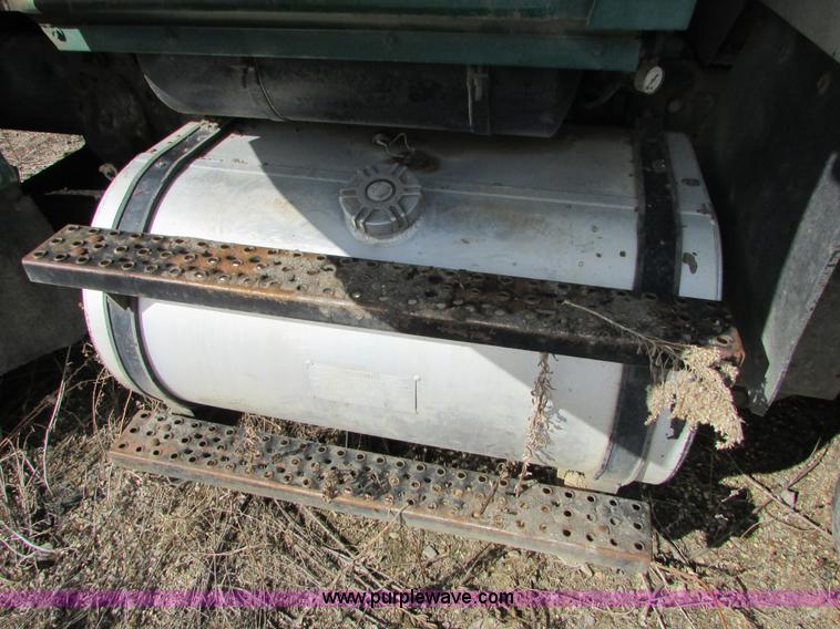 image for item I6556 1995 Ford LT8000 dump truck