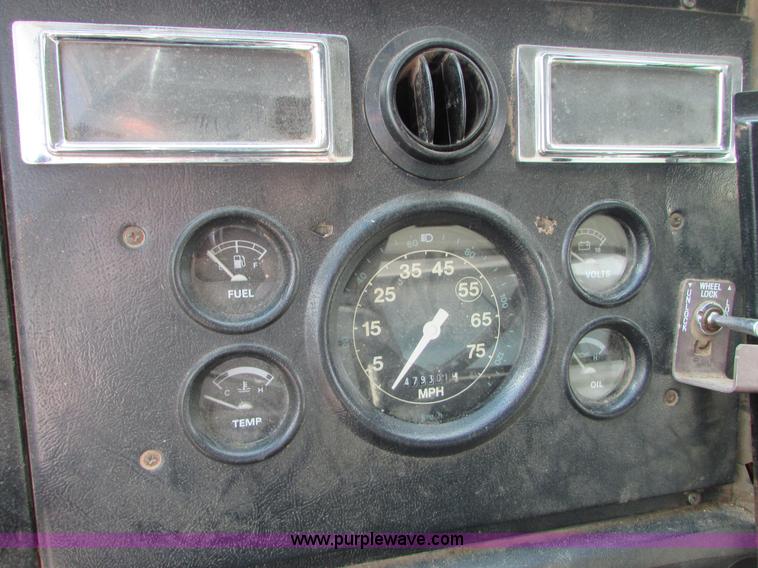 image for item I6556 1995 Ford LT8000 dump truck