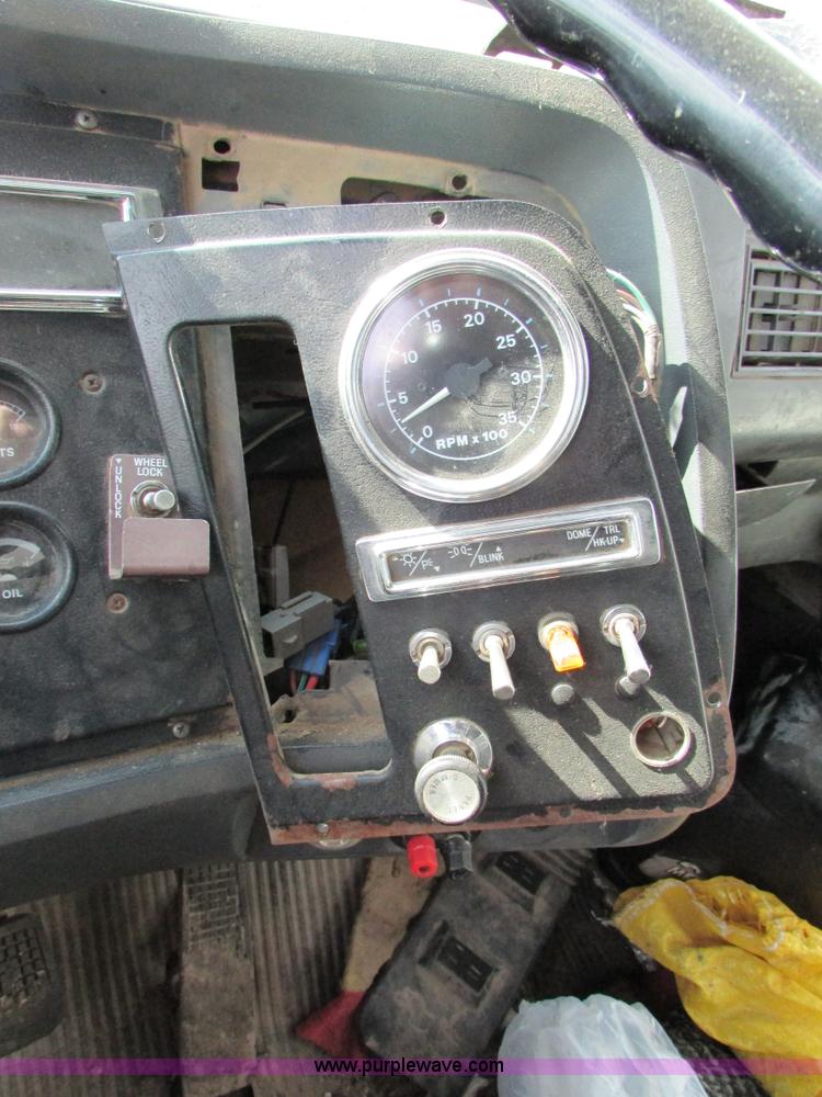 image for item I6556 1995 Ford LT8000 dump truck