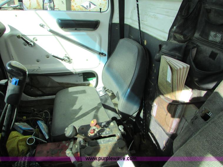 image for item I6556 1995 Ford LT8000 dump truck