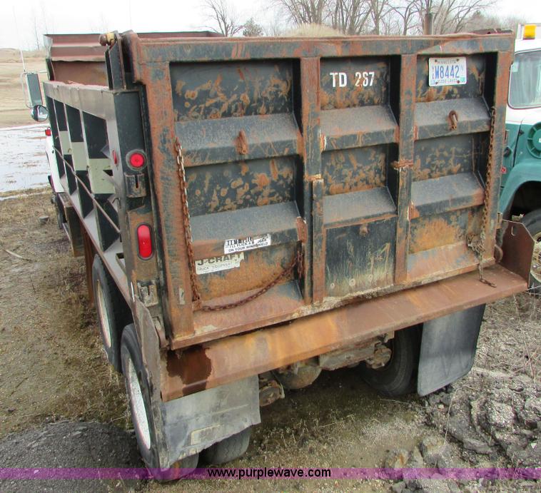 image for item I6557 1993 Ford LT8000 dump truck