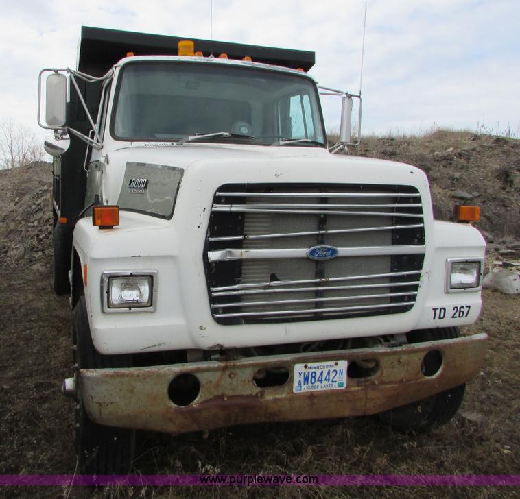 image for item I6557 1993 Ford LT8000 dump truck