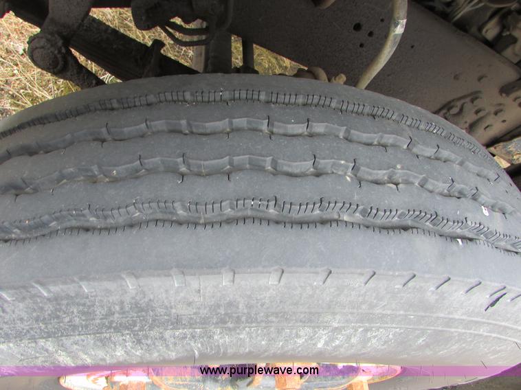 image for item I6557 1993 Ford LT8000 dump truck