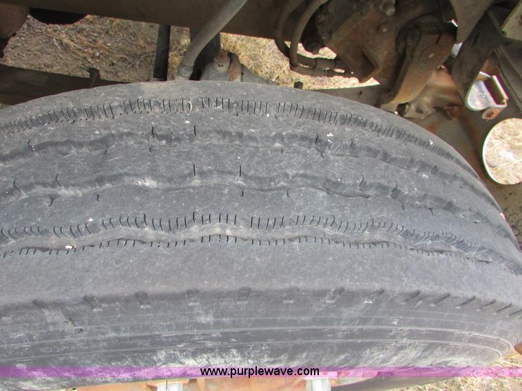 image for item I6557 1993 Ford LT8000 dump truck