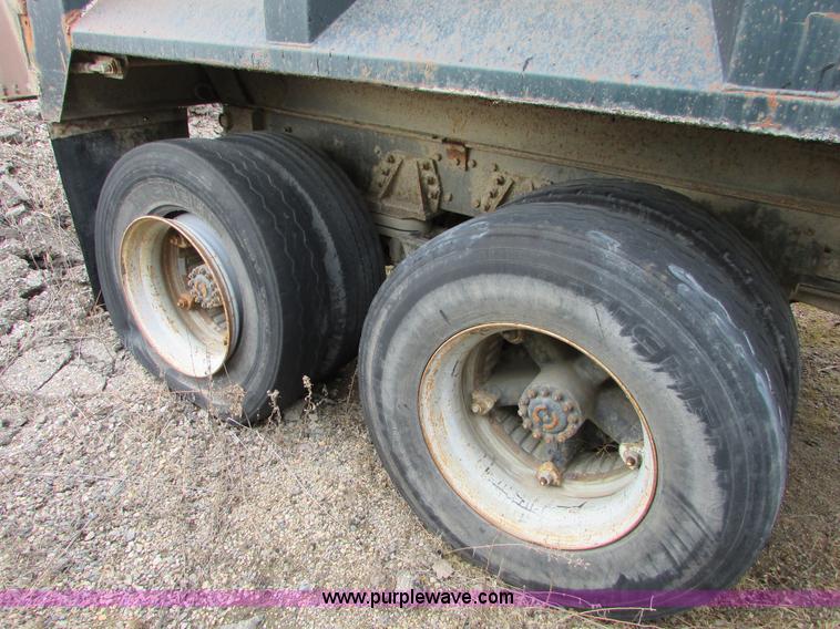 image for item I6557 1993 Ford LT8000 dump truck