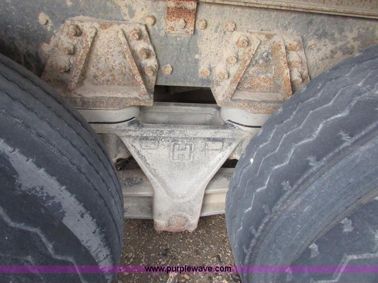 image for item I6557 1993 Ford LT8000 dump truck