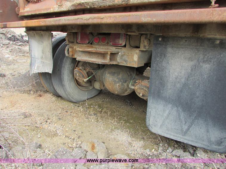 image for item I6557 1993 Ford LT8000 dump truck