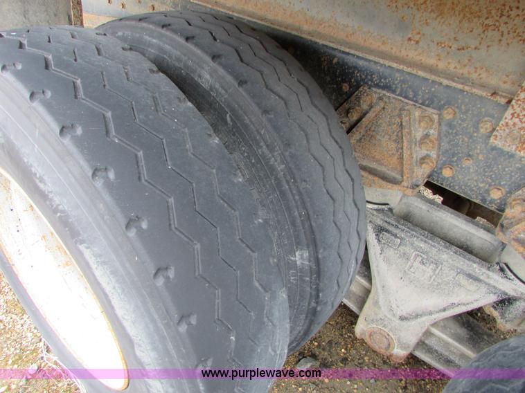 image for item I6557 1993 Ford LT8000 dump truck