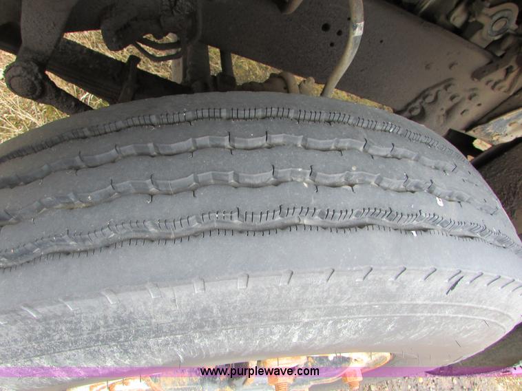 image for item I6557 1993 Ford LT8000 dump truck