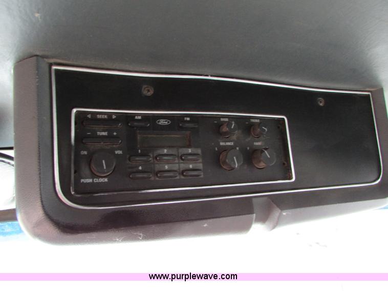 image for item I6557 1993 Ford LT8000 dump truck