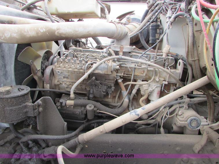 image for item I6557 1993 Ford LT8000 dump truck