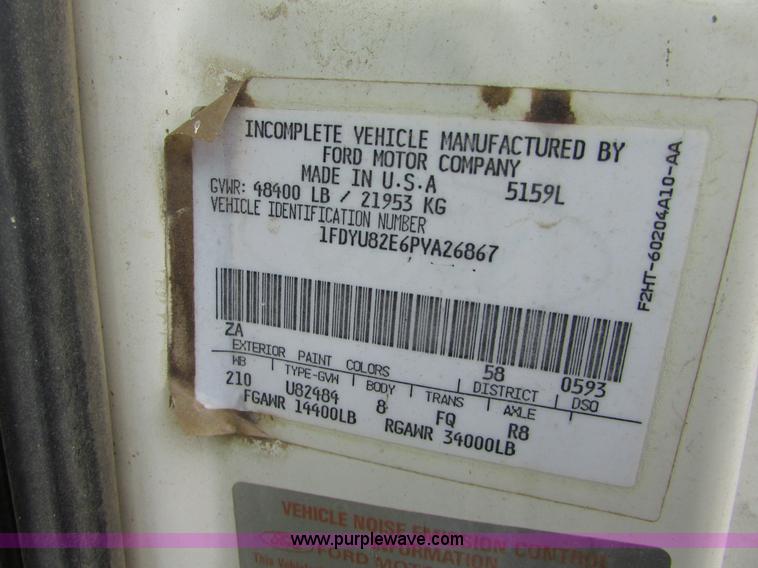 image for item I6557 1993 Ford LT8000 dump truck