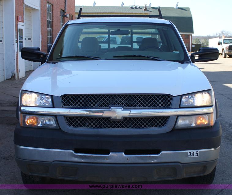 image for item J2256 2004 Chevrolet Silverado 2500HD Crew Cab pickup truck