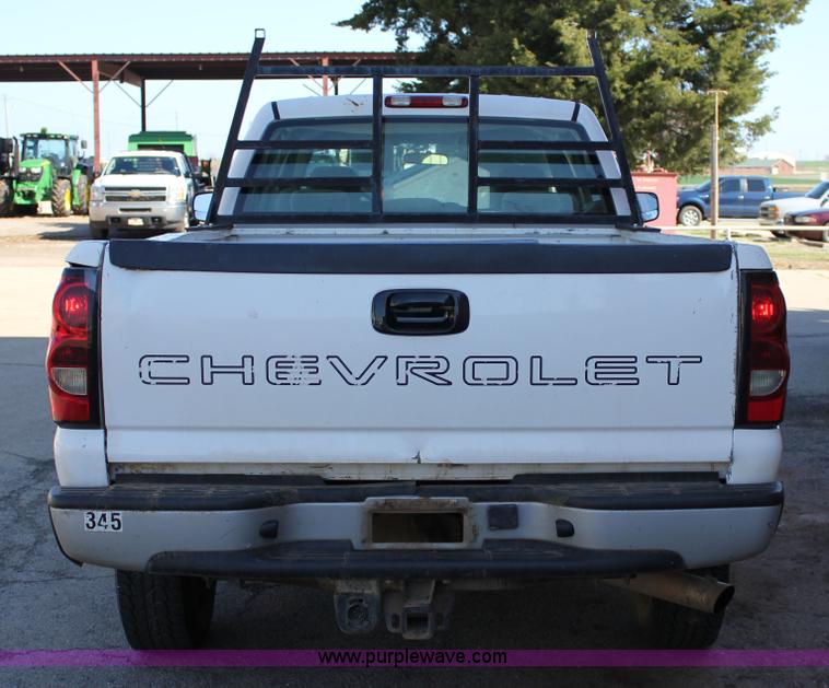 image for item J2256 2004 Chevrolet Silverado 2500HD Crew Cab pickup truck