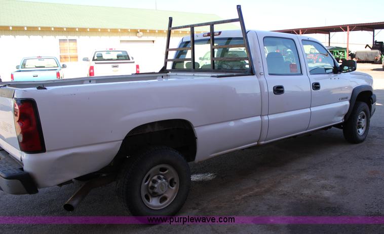 image for item J2256 2004 Chevrolet Silverado 2500HD Crew Cab pickup truck