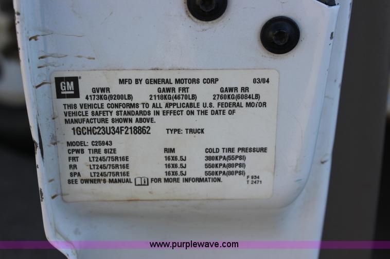 image for item J2256 2004 Chevrolet Silverado 2500HD Crew Cab pickup truck