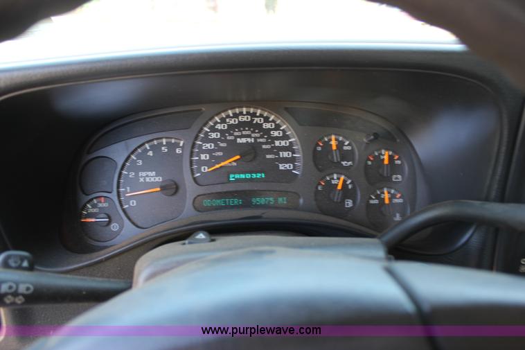 image for item J2256 2004 Chevrolet Silverado 2500HD Crew Cab pickup truck