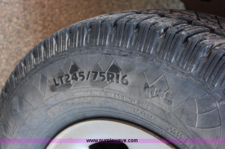 image for item J2256 2004 Chevrolet Silverado 2500HD Crew Cab pickup truck