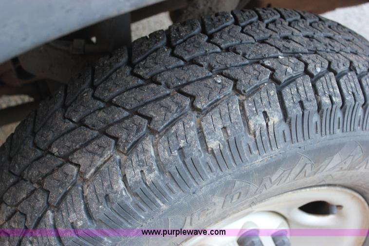 image for item J2256 2004 Chevrolet Silverado 2500HD Crew Cab pickup truck