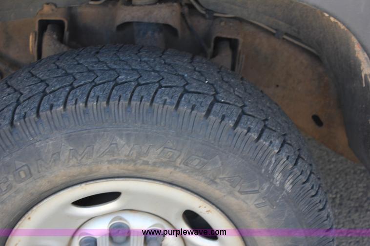 image for item J2256 2004 Chevrolet Silverado 2500HD Crew Cab pickup truck