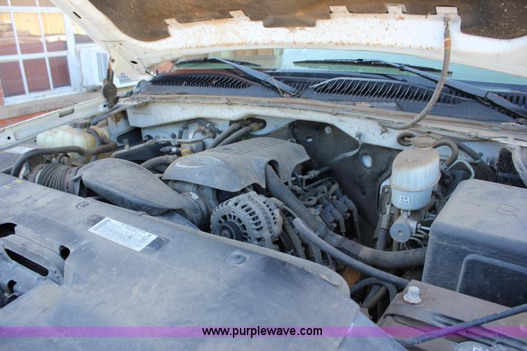 image for item J2256 2004 Chevrolet Silverado 2500HD Crew Cab pickup truck