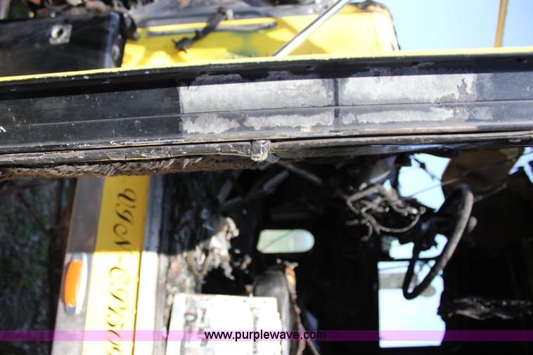 image for item J2259 1982 Peterbilt 382 semi truck