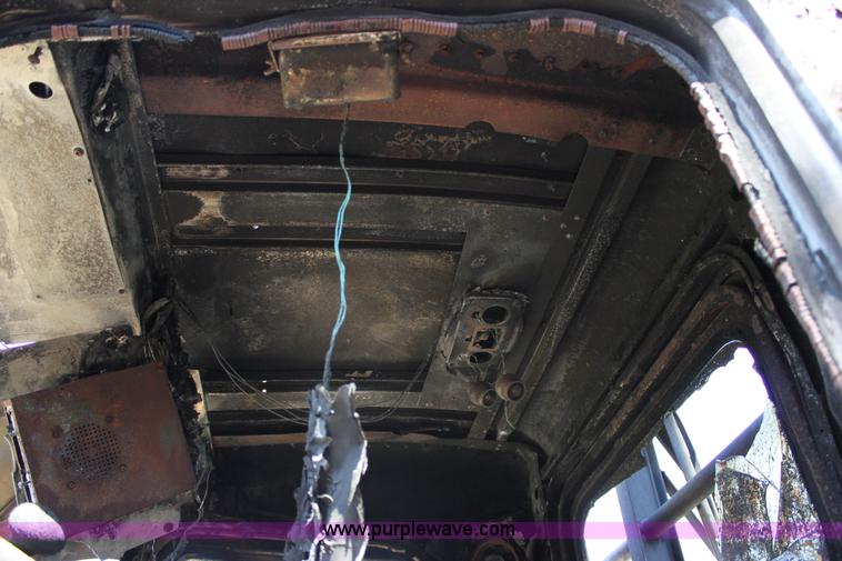 image for item J2259 1982 Peterbilt 382 semi truck