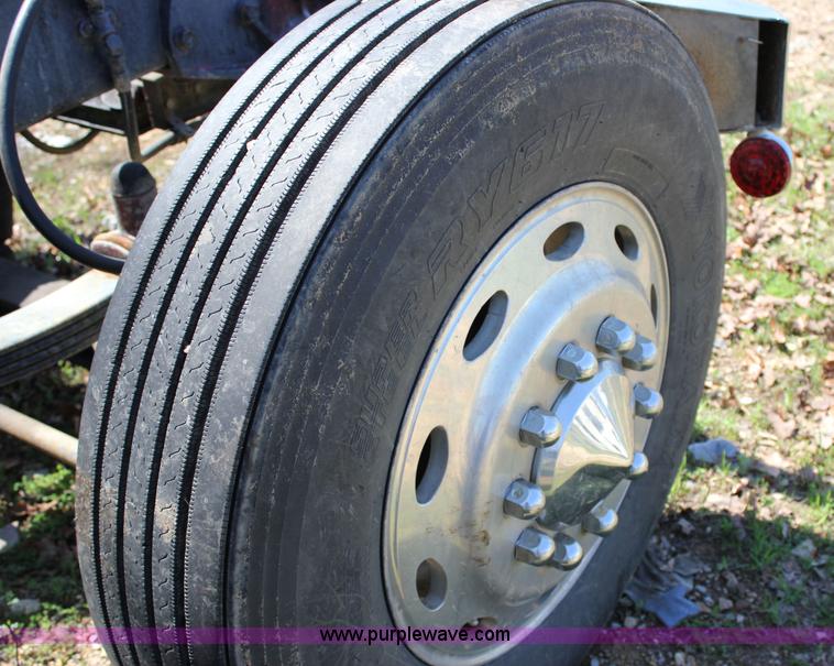 image for item J2259 1982 Peterbilt 382 semi truck