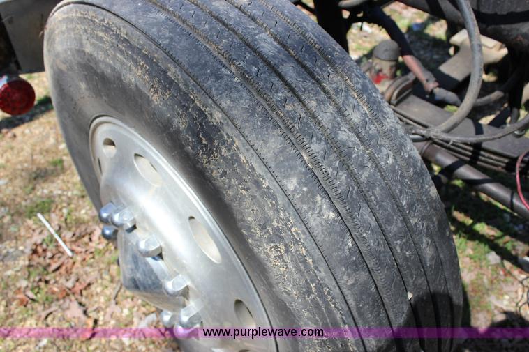 image for item J2259 1982 Peterbilt 382 semi truck