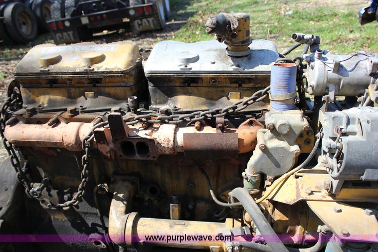 image for item J2259 1982 Peterbilt 382 semi truck