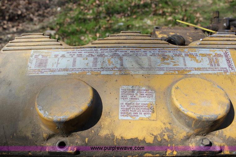 image for item J2259 1982 Peterbilt 382 semi truck