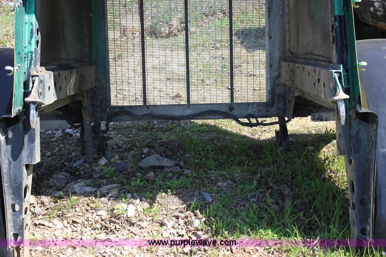 image for item J2259 1982 Peterbilt 382 semi truck