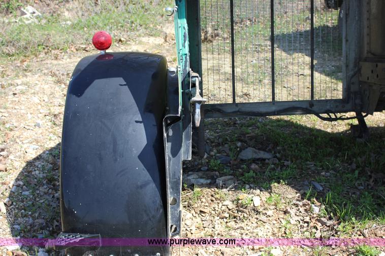 image for item J2259 1982 Peterbilt 382 semi truck